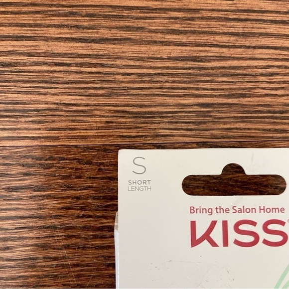 NWTs Kiss | Gel Fantasy Collection Black Short Press on Nails - Picture 3 of 3